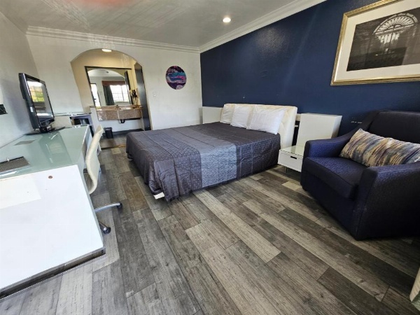 Flamingo Inn image 7